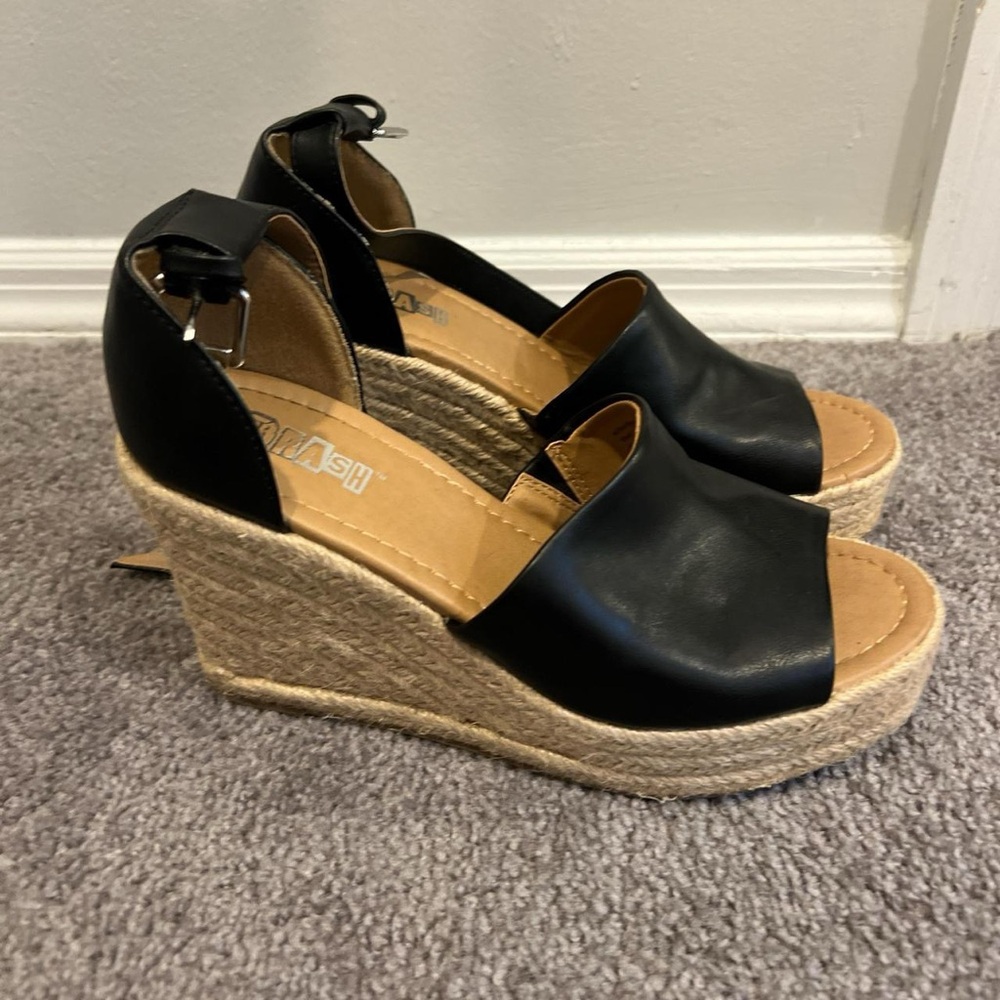 Black wedges / sandals